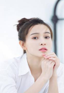 中国内地安徽女演员海铃清爽甜美治愈系写真图片