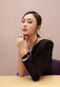 高清中国内地辽宁省沈阳女演员秦岚黑色冷艳知性写真图片