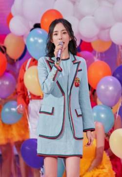 高清中国内地北京影视女演员杨幂优雅活动照图片