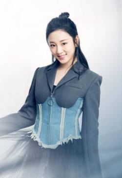 高清中国内地北京女演员高露柔美养眼时尚写真图片