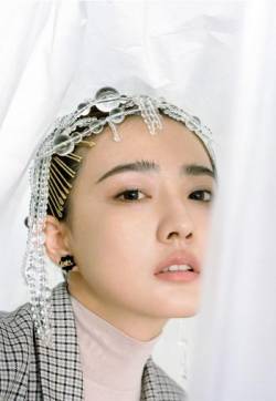 中国内地内蒙古呼和浩特女演员徐璐个性前卫时尚写真大片