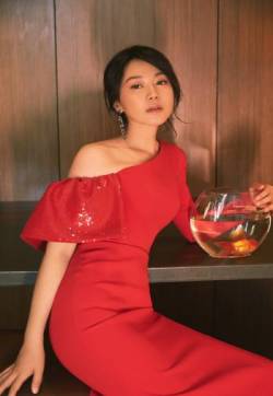 中国陕西西安影视女演员闫妮上海电视节性感写真图片