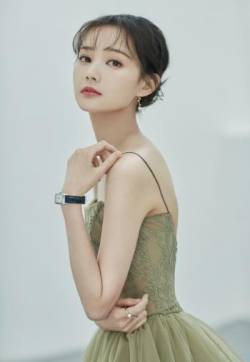 高清中国内地山东济南女演员李一桐上海电影节清新写真图片