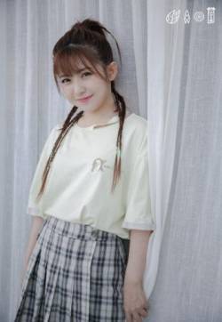 高清广东深圳女星赖美云甜美俏皮写真图片
