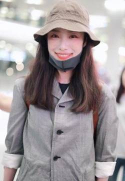 中国内地江苏南京女演员倪妮舒适日系风街拍照图片