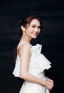 高清中国台湾省台北女歌手演员杨丞琳清新甜美写真图片