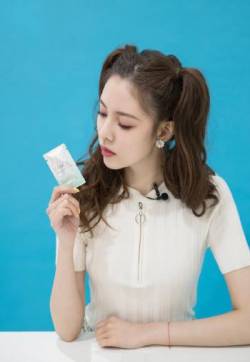 高清澳大利亚影视女演员宋妍霏双马尾俏皮写真图片