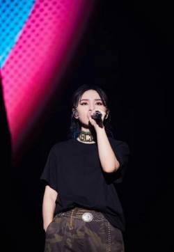 高清湖南长沙美女周笔畅魅力性感舞台照图片