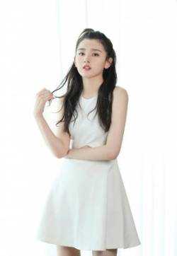 中国北京当代95后女演员宋祖儿轻灵动人品牌活动图片