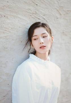 中国大陆四川省成都女演员彭杨优雅文艺时尚写真图片