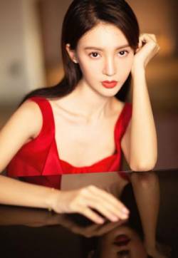 中国大陆山东济南女演员平面模特金晨美艳红裙性感写真图片