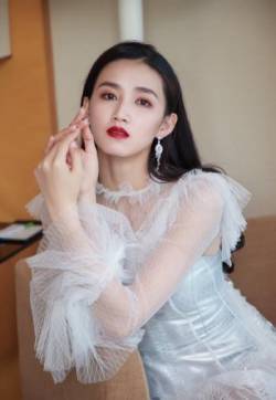 高清女星周开开白色蕾丝礼服性感图片