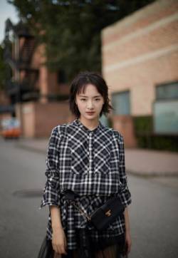 中国内地四川成都女演员孙铱早秋时尚街拍写真图片