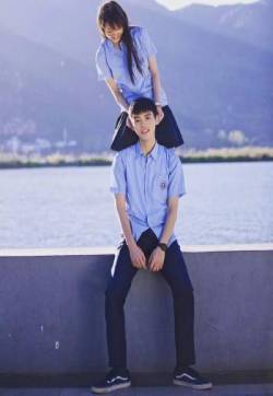 高清中国内地男演员欧阳娜娜陈飞宇开学季校服写真图片