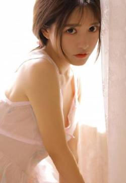 高清176极品美女大眼睛美女性感深v诱人图片