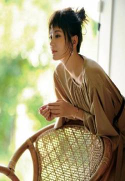 台北著名女演员贾静雯优雅时尚写真图片