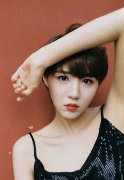 中国内地大连女演员李欣燃黑色吊带性感图片