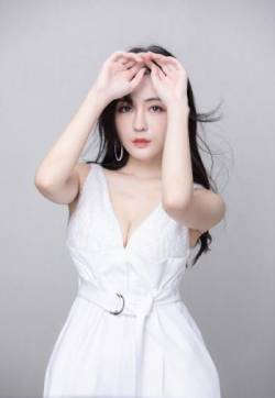 高清江西省萍乡美女汤晶媚性感深v写真图片