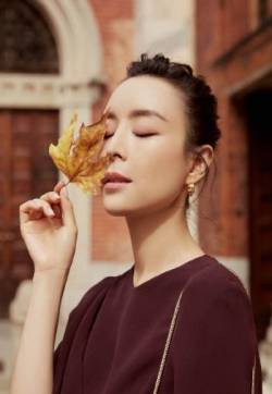中国内地福建永安女演员张静初优雅静谧写真图片