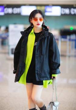 最新流行美女阚清子时尚潮流机场图片