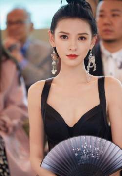 中国内地新晋女演员模特张予曦国风古韵写真图片