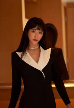高清西藏美女曲尼次仁性感活动照图片