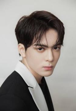 高清广东省深圳男明星曾舜晞超A西装写真图片