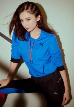 中国内地新疆乌鲁木齐市影视女演员古力娜扎酷美元气写真图片