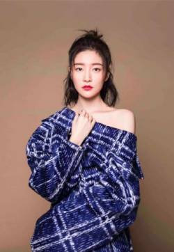 中国大陆女演员崔心心魅力性感写真图片