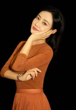 高清中国大陆吉林长春女演员谭卓知性优雅写真图片