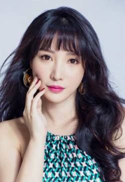 中国内地湖南衡阳女演员柳岩性感撩人写真图片