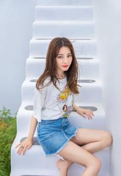 新疆乌鲁木齐美女演员迪丽热巴活力小清新写真图片