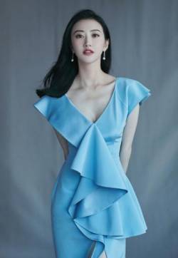高清中国内地陕西西安女演景甜蓝裙精致优雅写真图片