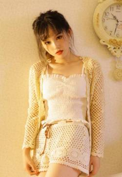 高清最流行女裤吊带热裤美女性感撩人写真图片