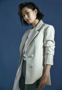 高清湖北武汉影视女演员刘敏涛时尚大气写真图片