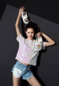 中国大陆山东济南女演员平面模特金晨清新随性写真图片