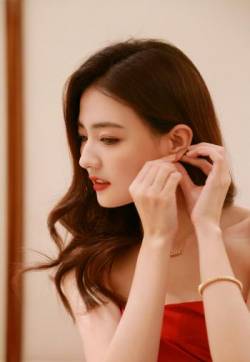 中国内地内蒙古呼和浩特女演员徐璐美艳性感活动写真图片