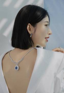 中国大陆广西省桂林模特女演员张俪英伦风西服写真图片