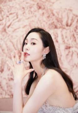 中国内地湖北省荆门女演员宋轶优雅浪漫写真图片