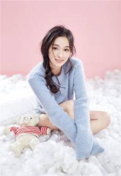 高清女明星李若宁俏皮性感写真图片