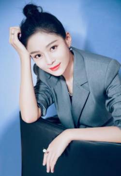 高清内地山东烟台女演员王媛可甜酷西装写真图片
