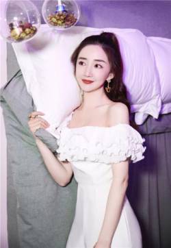中国内地上海女演员陈欣予香肩锁骨性感迷人活动照