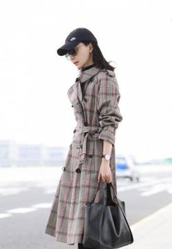 中国影视湖北黄石女演员陈数格纹风衣甜酷魅力写真图片