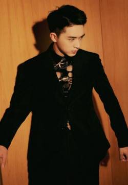 中国内地中国上海男演员许魏洲酷帅养眼写真图片