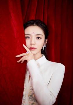 中国内地山东省青岛女演员王晓晨清新典雅写真图片