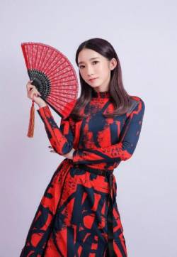 高清女明星孟美岐中国风时尚写真图片