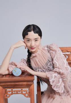 中国内地四川成都女演员孙铱古典风清冷气质写真图片