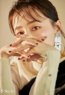 中国内地内蒙古自治区牙克石女演员叶青时尚个性写真图片