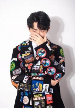高清新疆乌鲁木齐男明星于朦胧复古造型杂志写真图片第张