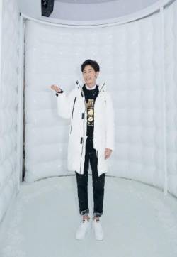 高清陕西省西安市男明星白宇秋冬季温暖大片写真图片